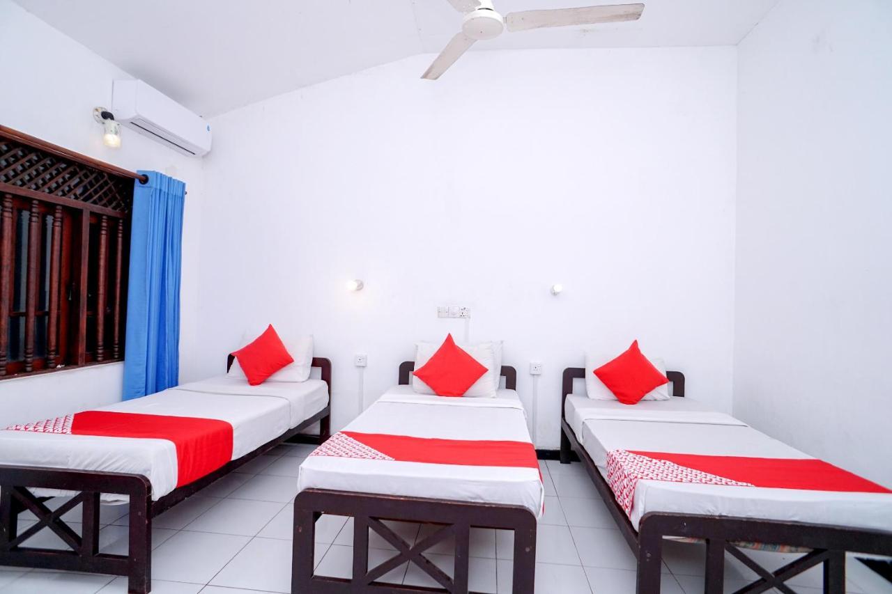 Oyo 384 Dilena Beach Resort Unawatuna Bagian luar foto