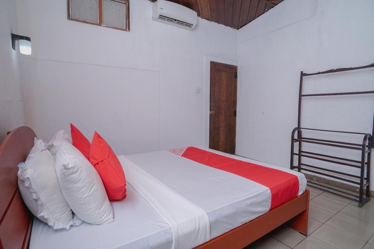 Oyo 384 Dilena Beach Resort Unawatuna Bagian luar foto