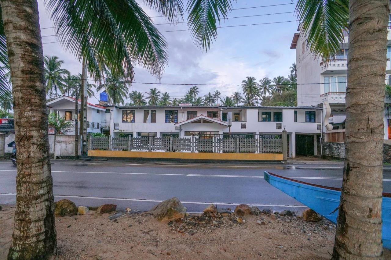 Oyo 384 Dilena Beach Resort Unawatuna Bagian luar foto