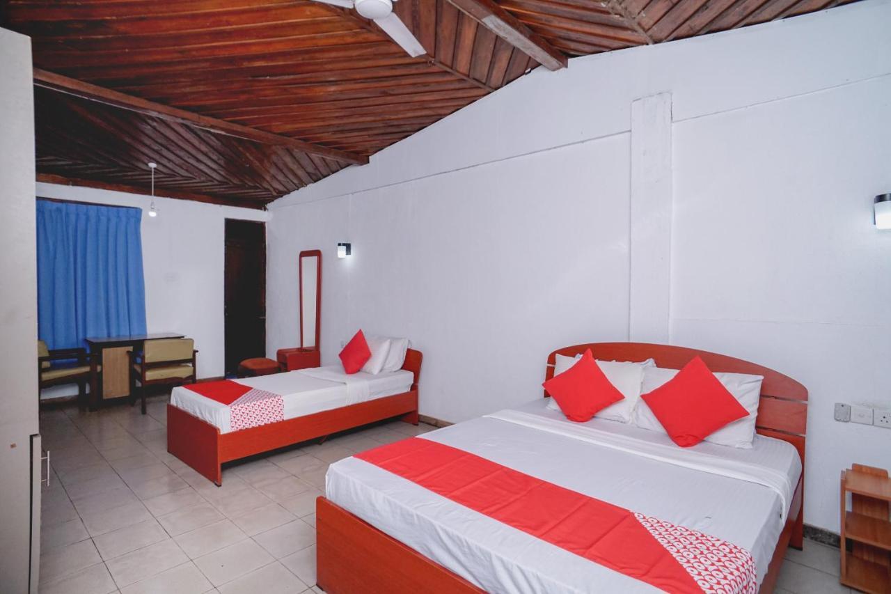 Oyo 384 Dilena Beach Resort Unawatuna Bagian luar foto