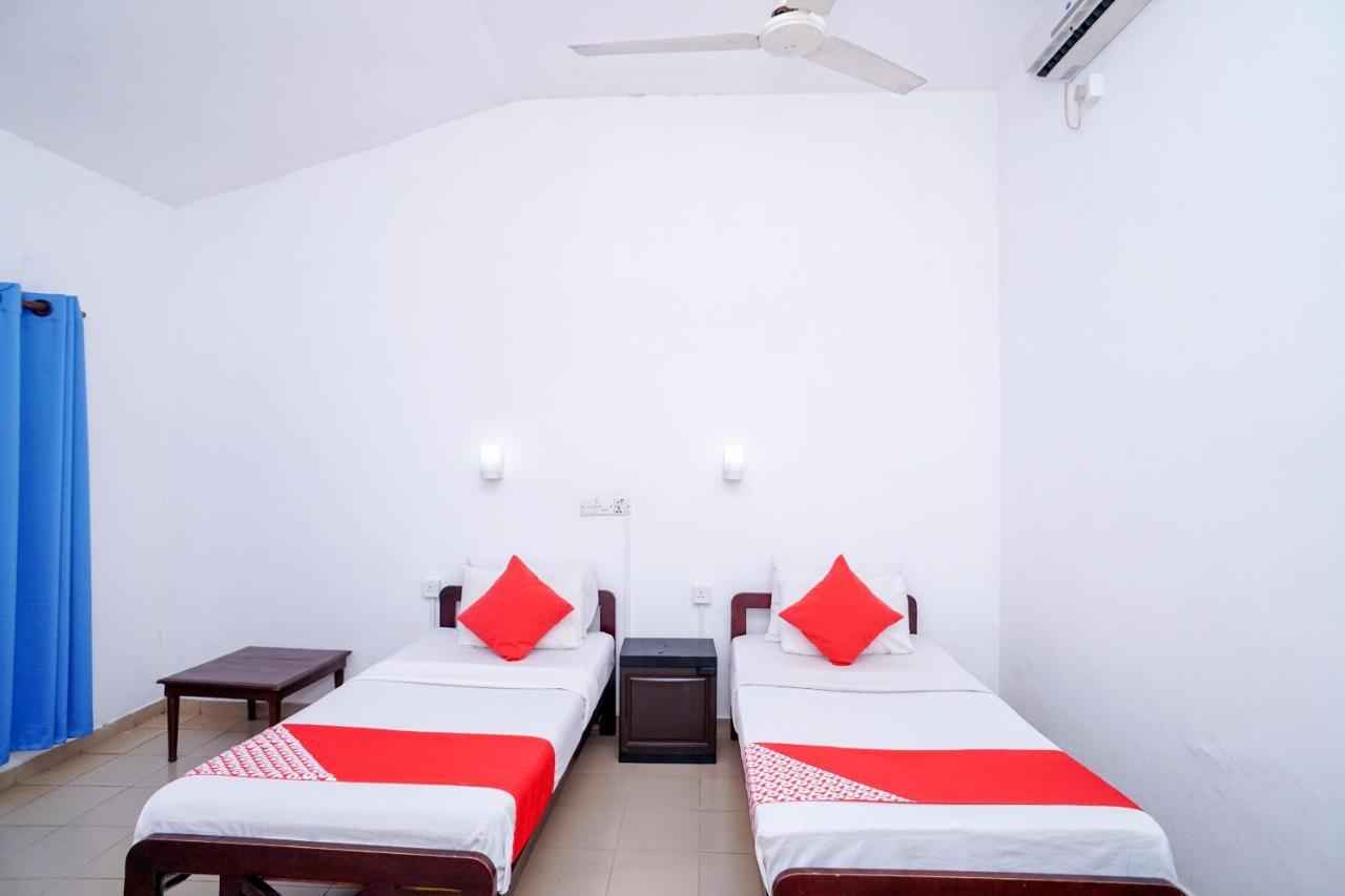 Oyo 384 Dilena Beach Resort Unawatuna Ruang foto