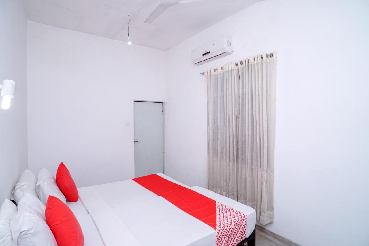 Oyo 384 Dilena Beach Resort Unawatuna Ruang foto