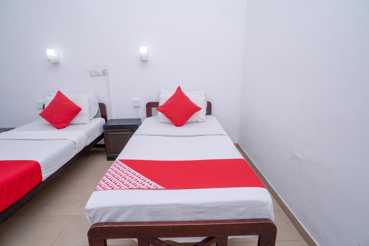 Oyo 384 Dilena Beach Resort Unawatuna Ruang foto