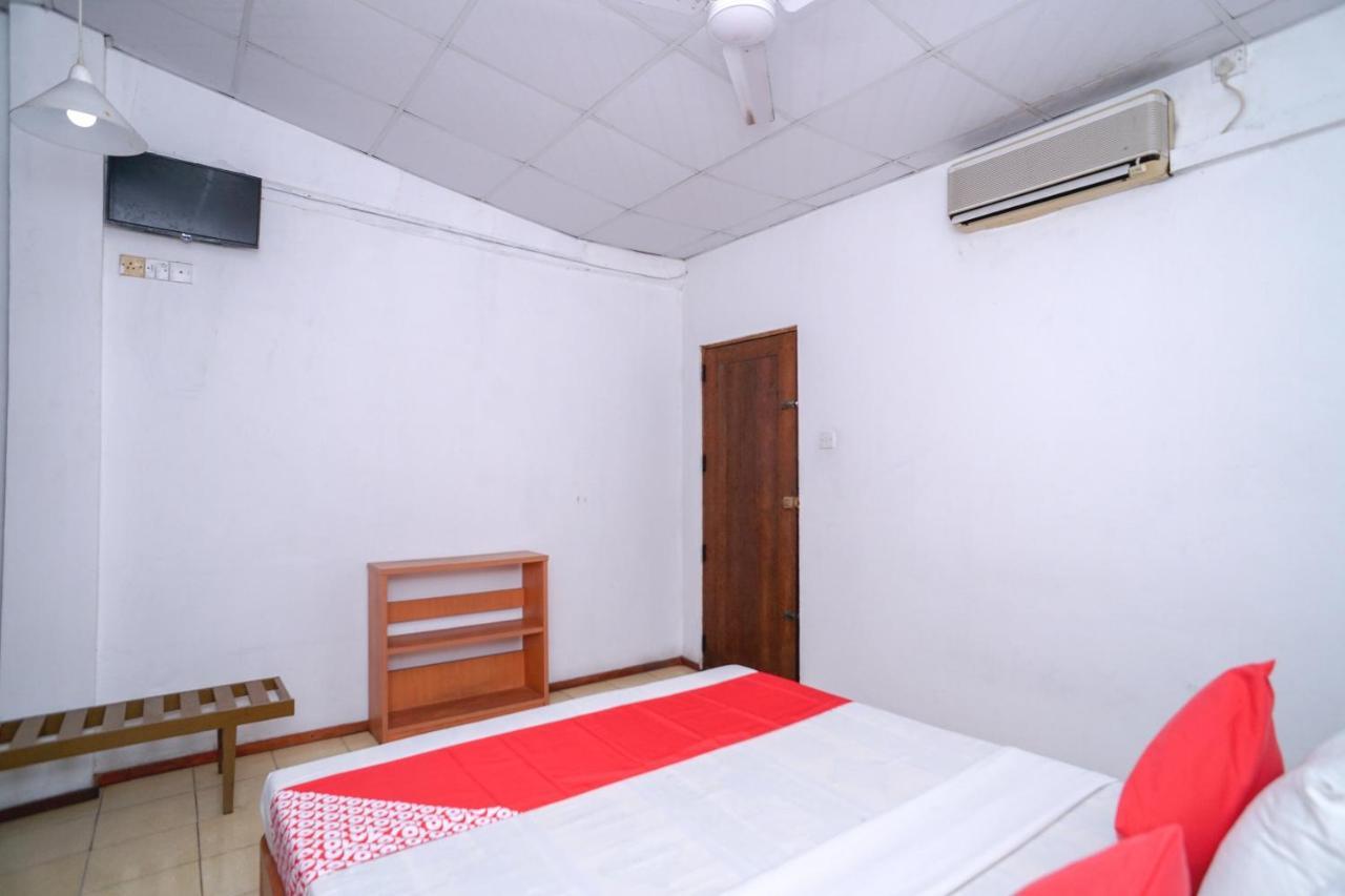 Oyo 384 Dilena Beach Resort Unawatuna Ruang foto