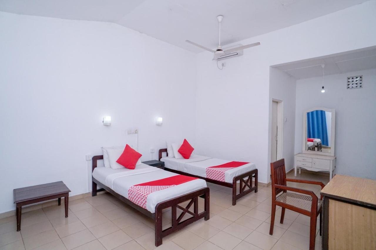 Oyo 384 Dilena Beach Resort Unawatuna Ruang foto