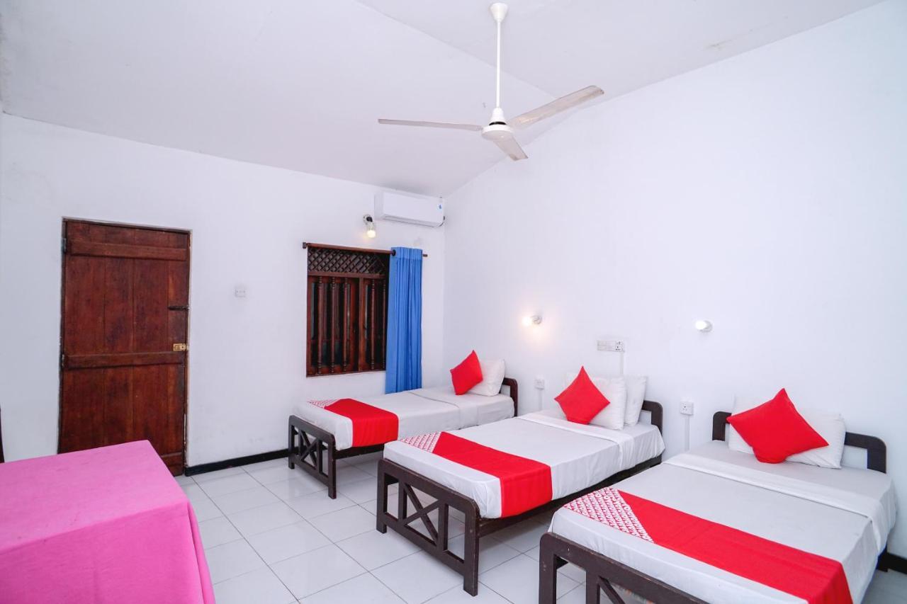 Oyo 384 Dilena Beach Resort Unawatuna Ruang foto