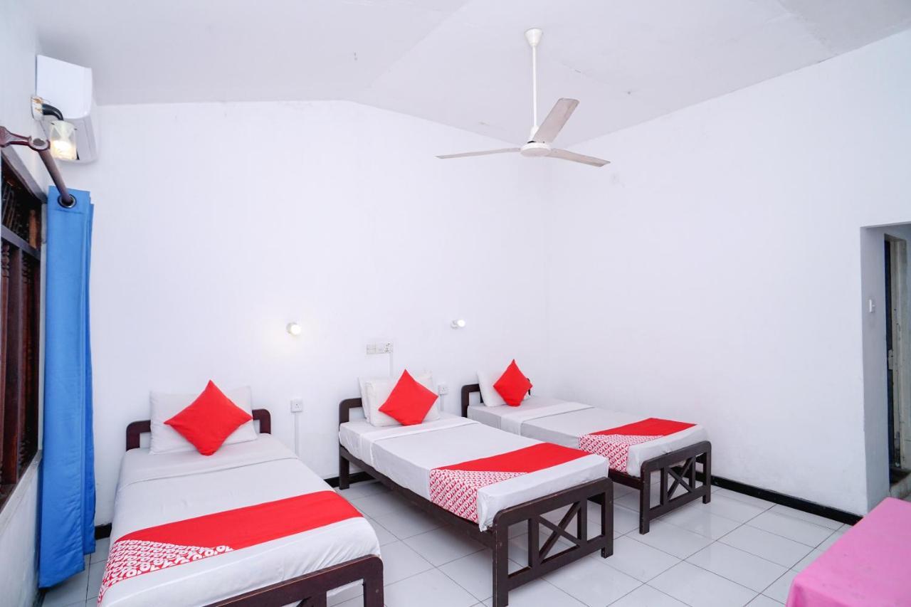 Oyo 384 Dilena Beach Resort Unawatuna Ruang foto