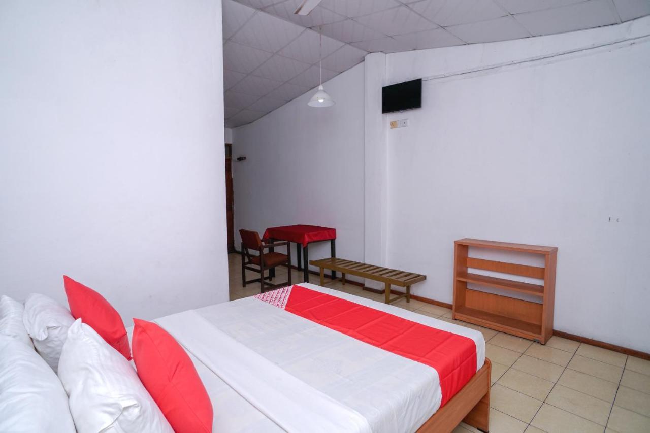 Oyo 384 Dilena Beach Resort Unawatuna Bagian luar foto