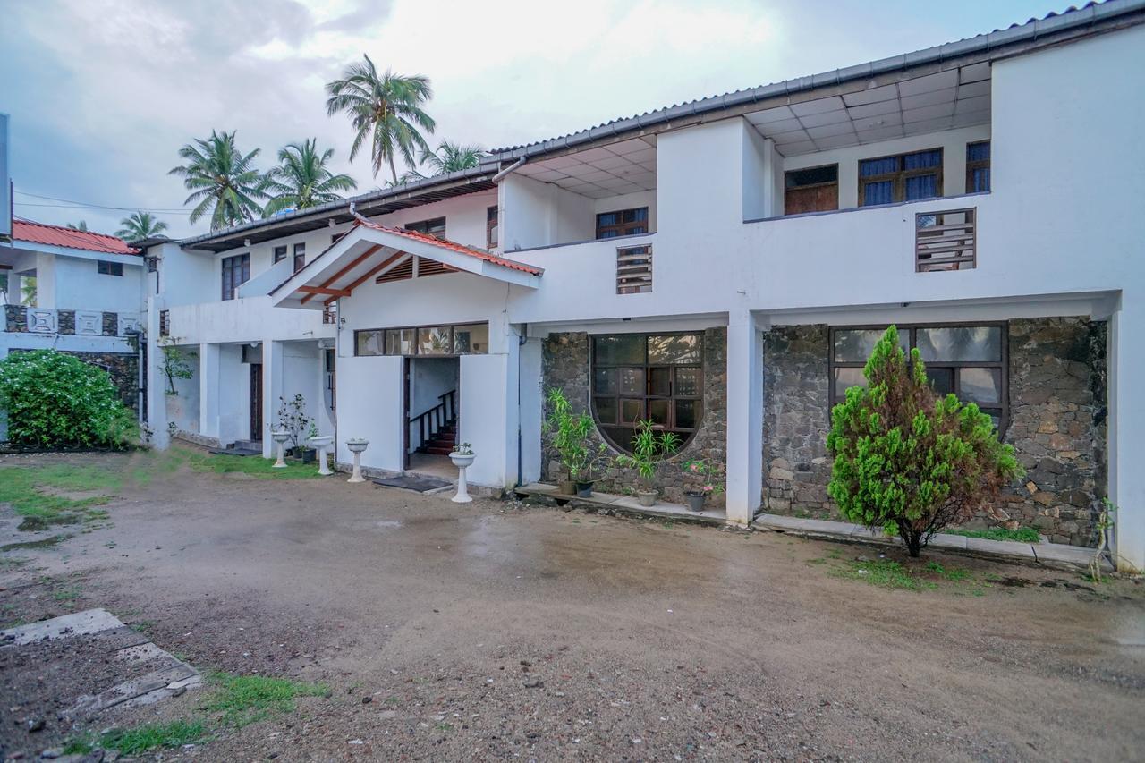 Oyo 384 Dilena Beach Resort Unawatuna Bagian luar foto