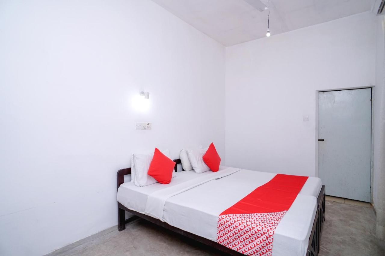 Oyo 384 Dilena Beach Resort Unawatuna Bagian luar foto