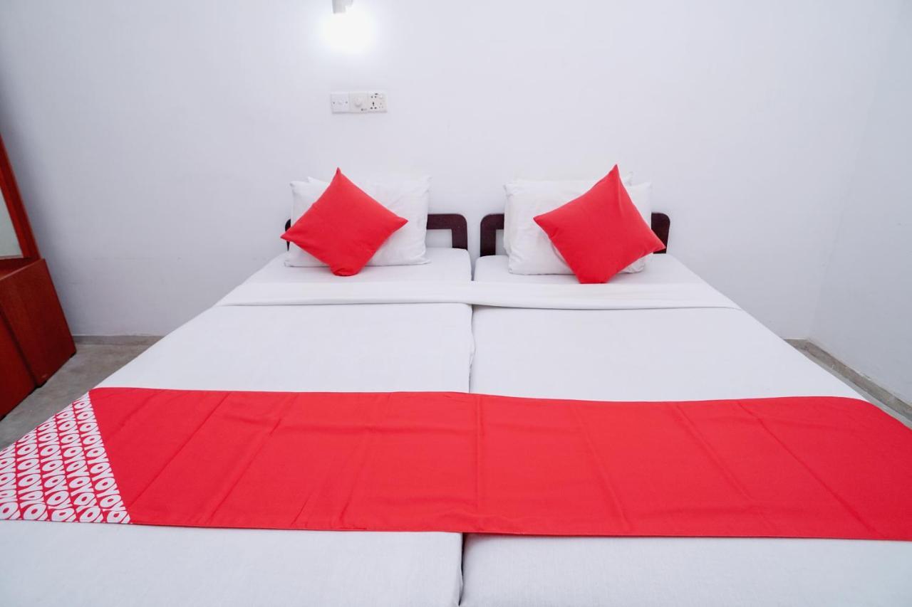 Oyo 384 Dilena Beach Resort Unawatuna Bagian luar foto