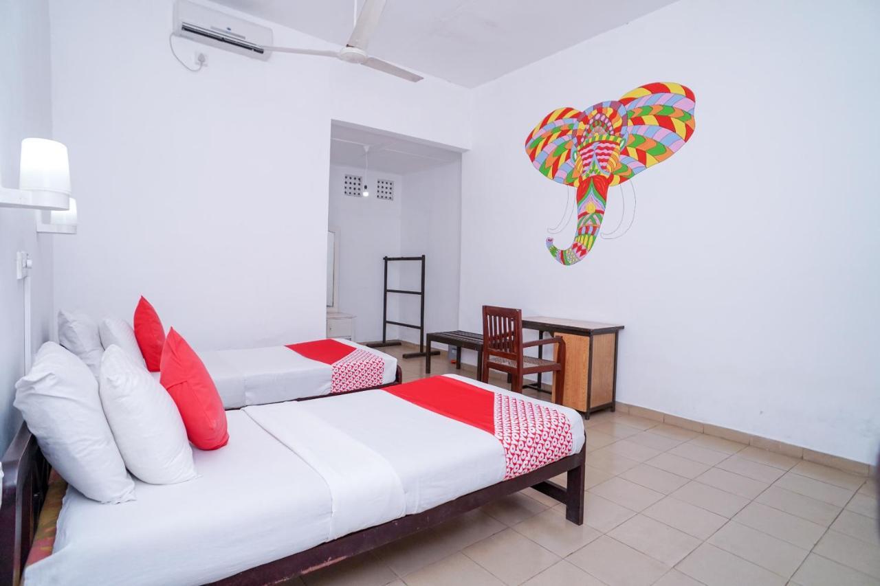 Oyo 384 Dilena Beach Resort Unawatuna Bagian luar foto