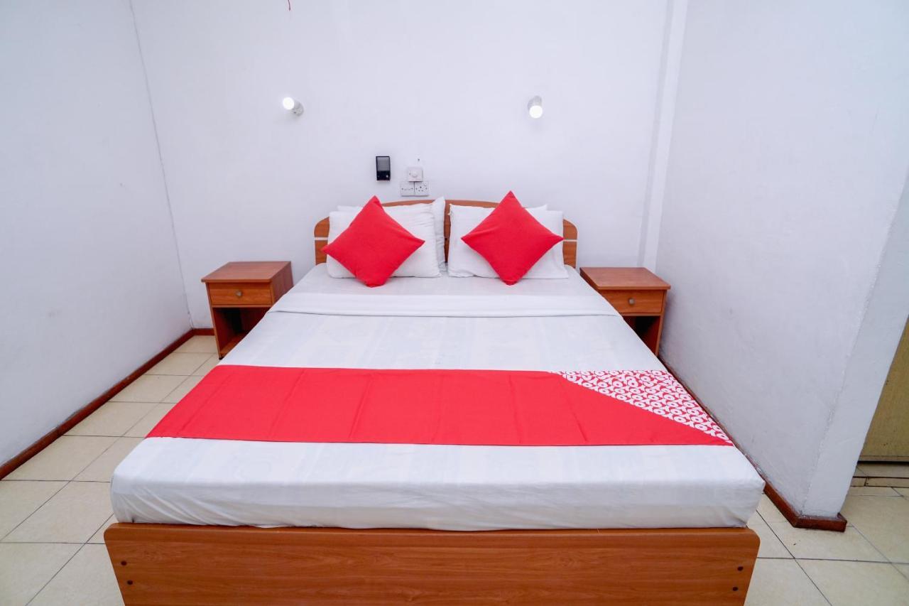 Oyo 384 Dilena Beach Resort Unawatuna Bagian luar foto